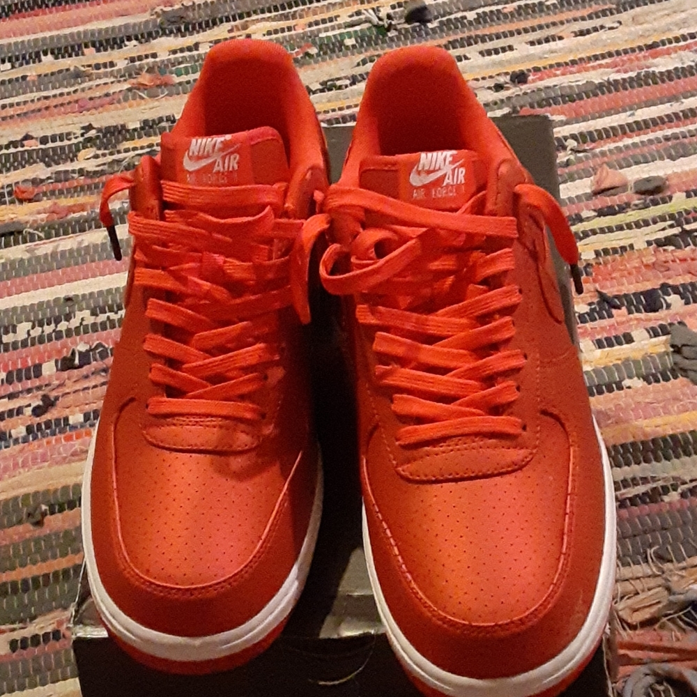 Red mens airforce 1s worn once